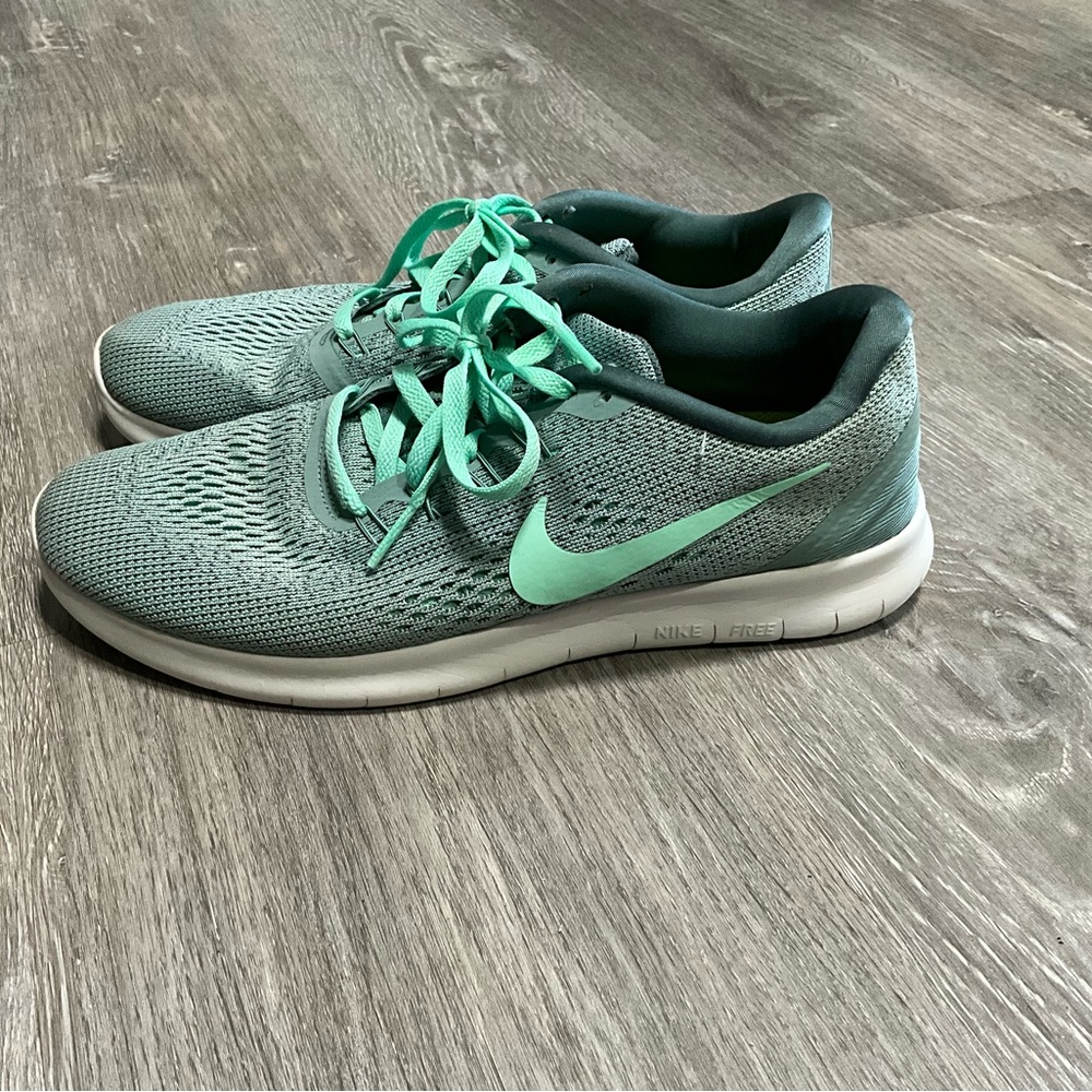 Nike Women's Mint Green Knit Sneakers Run natural Nike running free flex